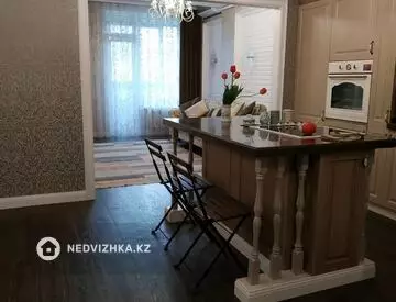 2-комнатная квартира, этаж 2 из 10, 60 м², миниатюра 1