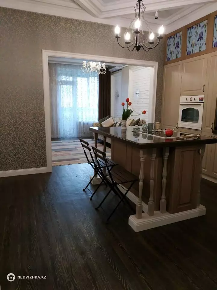 2-комнатная квартира, этаж 2 из 10, 60 м²