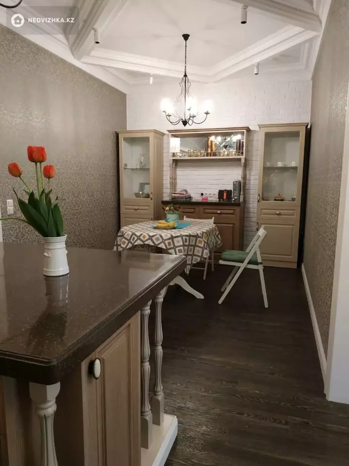 2-комнатная квартира, этаж 2 из 10, 60 м², фотография 2