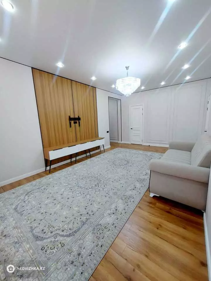2-комнатная квартира, этаж 2 из 12, 80 м², На длительный срок, фотография 2
