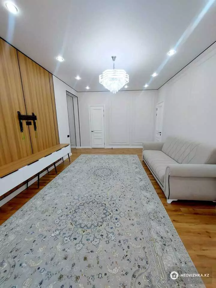 2-комнатная квартира, этаж 2 из 12, 80 м², На длительный срок, фотография 3