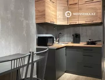 1-комнатная квартира, этаж 8 из 10, 50 м², Посуточно