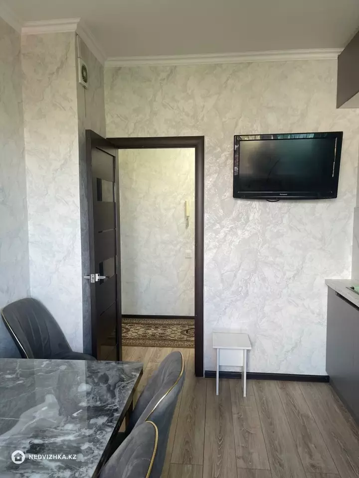 1-комнатная квартира, этаж 9 из 9, 41 м², фотография 2