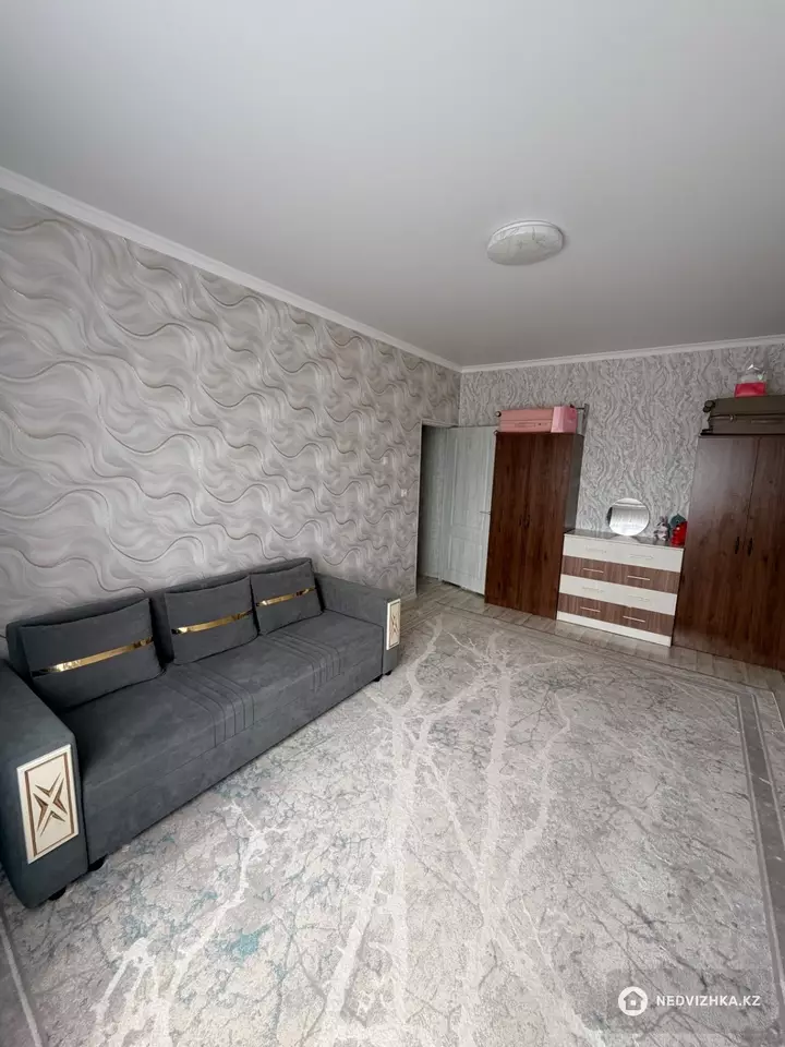 1-комнатная квартира, этаж 5 из 5, 40 м², фотография 2