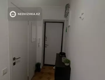 2-комнатная квартира, этаж 3 из 4, 41 м², миниатюра 3