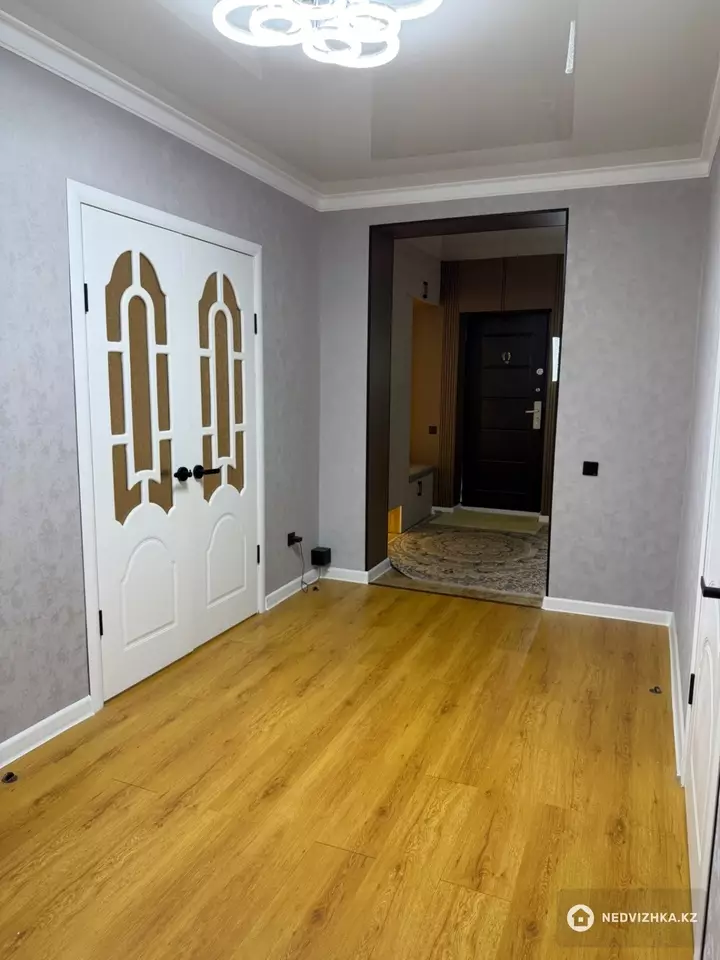3-комнатная квартира, этаж 10 из 10, 90 м², фотография 3