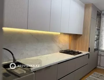 3-комнатная квартира, этаж 10 из 10, 90 м², миниатюра 11