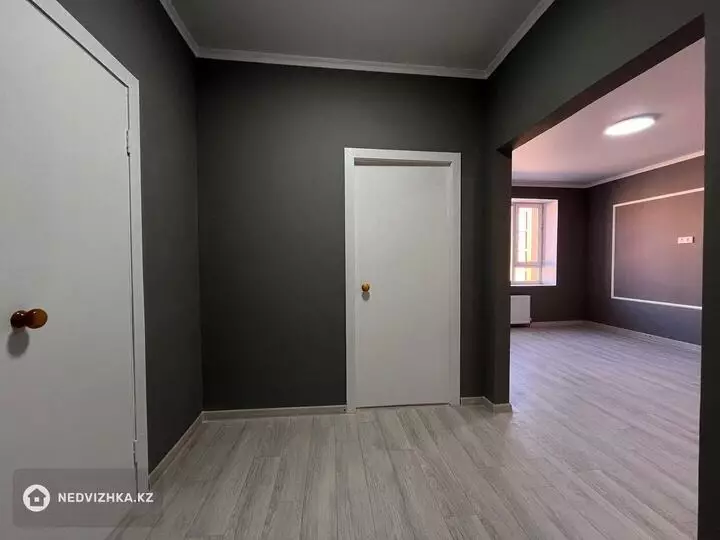 1-комнатная квартира, этаж 3 из 5, 38 м², фотография 3