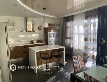 5-комнатная квартира, этаж 6 из 9, 210 м²