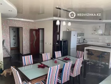 5-комнатная квартира, этаж 6 из 9, 210 м²
