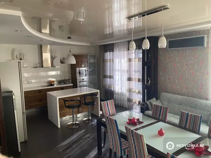 5-комнатная квартира, этаж 6 из 9, 210 м², фотография 3