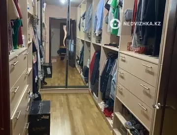 5-комнатная квартира, этаж 6 из 9, 210 м², миниатюра 12