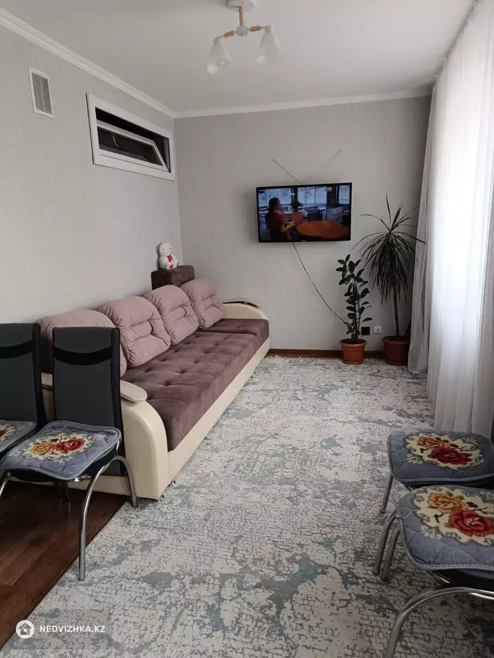 2-комнатная квартира, этаж 3 из 6, 38 м²