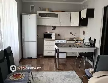 2-комнатная квартира, этаж 3 из 6, 38 м², миниатюра 2
