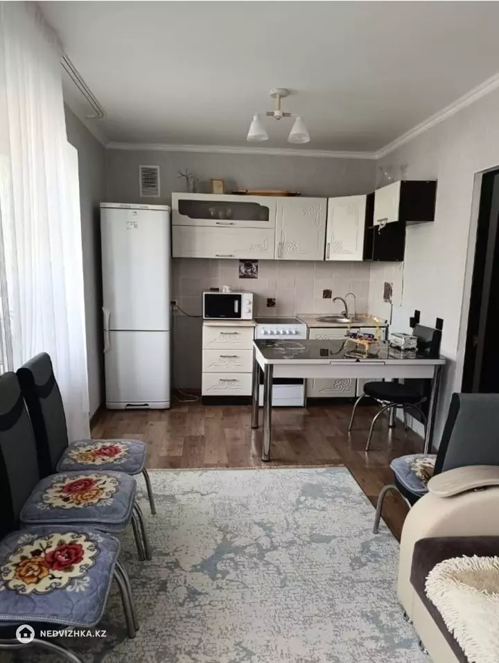 2-комнатная квартира, этаж 3 из 6, 38 м², фотография 2