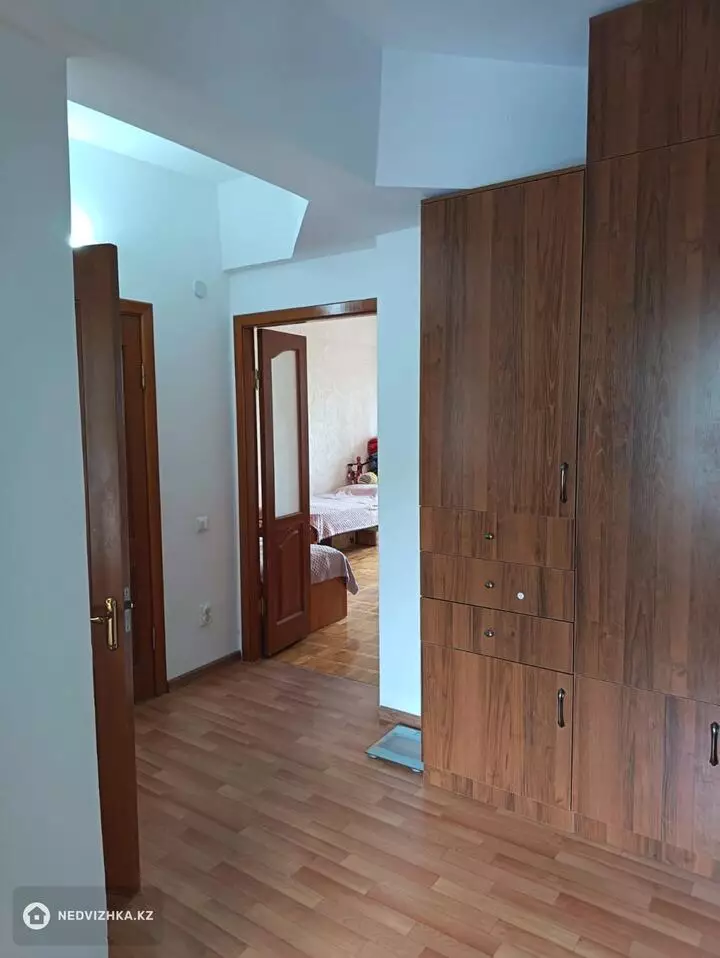 2-комнатная квартира, этаж 4 из 5, 53 м², фотография 3