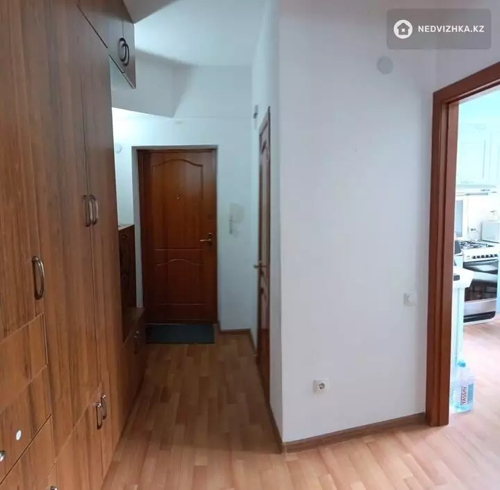 2-комнатная квартира, этаж 4 из 5, 53 м², фотография 2