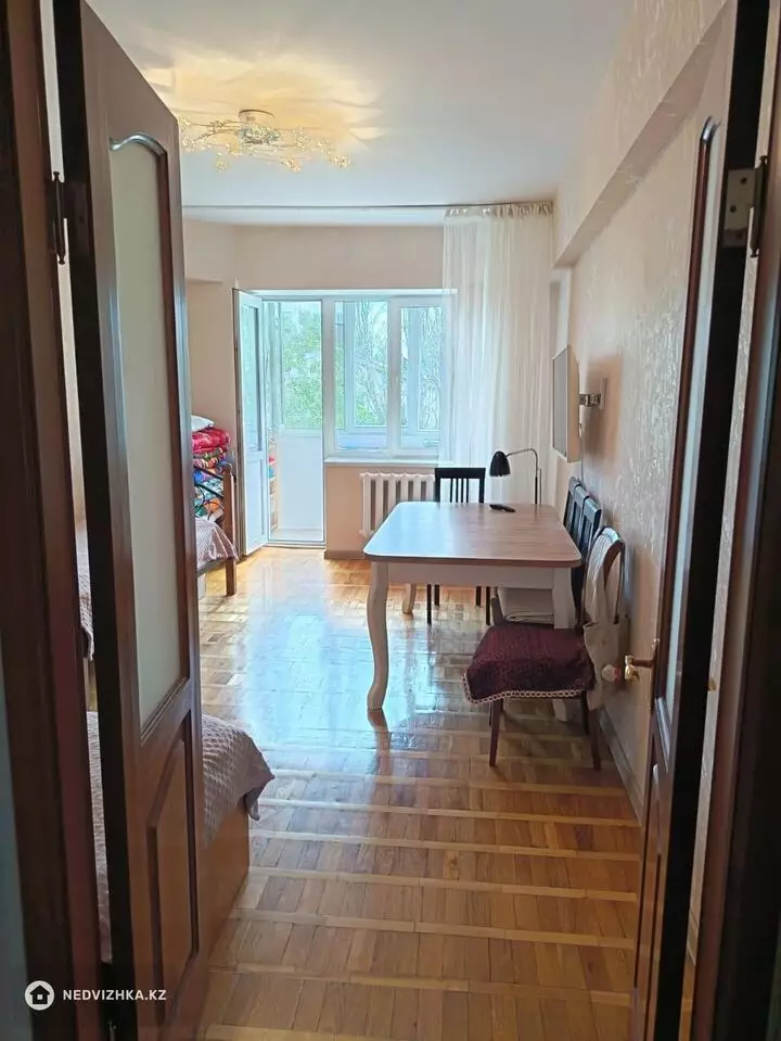 2-комнатная квартира, этаж 4 из 5, 53 м², фотография 5