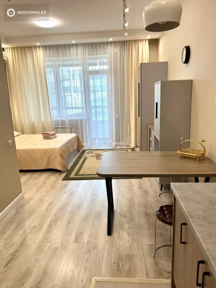 1-комнатная квартира, этаж 8 из 12, 37 м², Посуточно, фотография 4