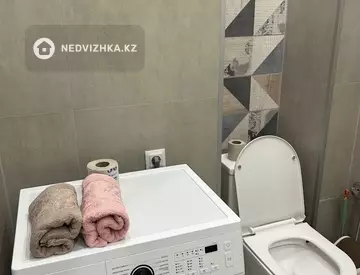 1-комнатная квартира, этаж 8 из 12, 37 м², Посуточно, миниатюра 6