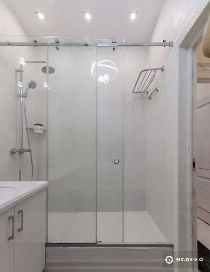 4-комнатная квартира, этаж 3 из 8, 96 м², фотография 2