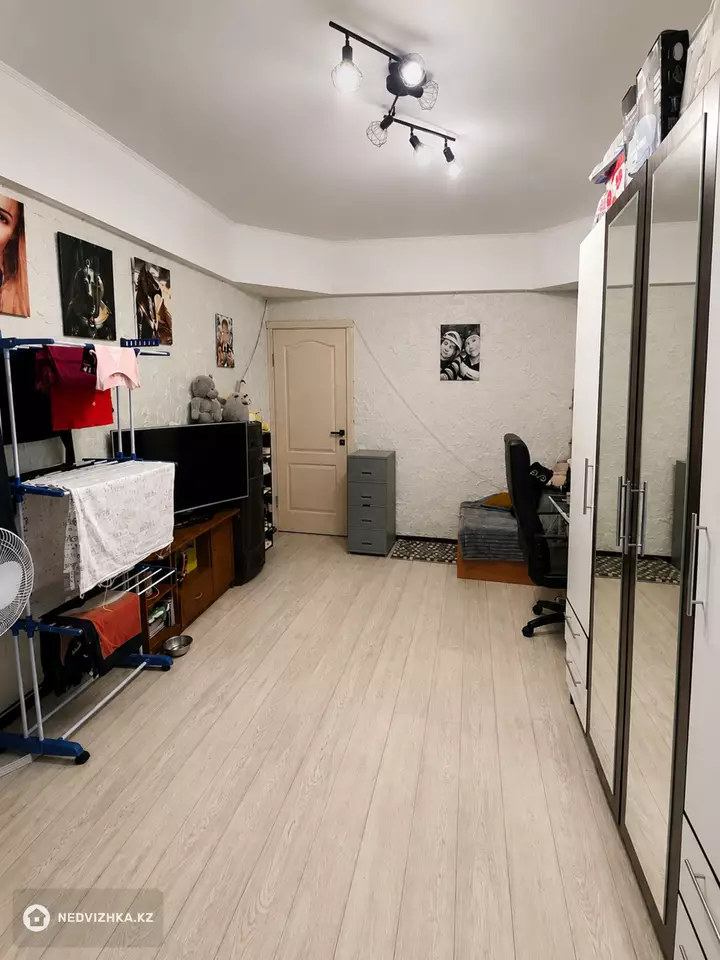 2-комнатная квартира, этаж 2 из 3, 52 м², фотография 2