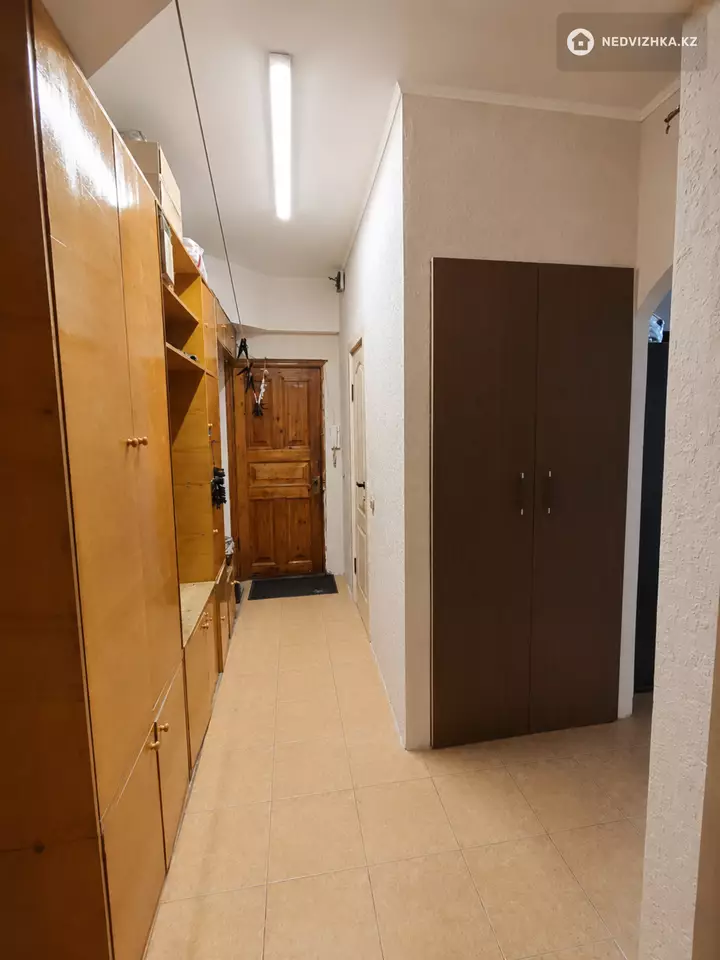 2-комнатная квартира, этаж 2 из 3, 52 м², фотография 3