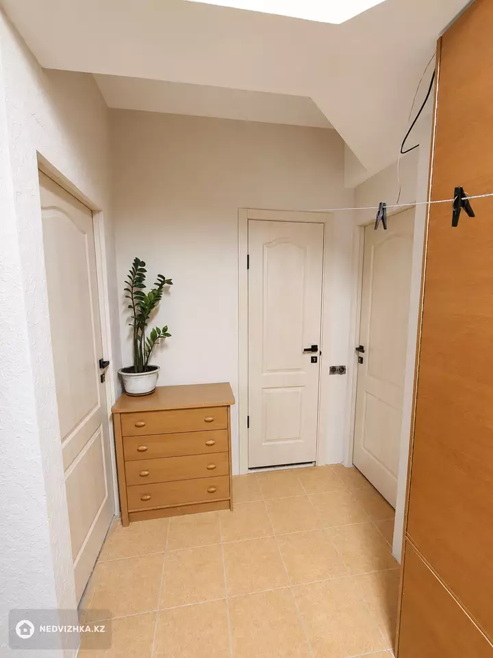 2-комнатная квартира, этаж 2 из 3, 52 м², фотография 5