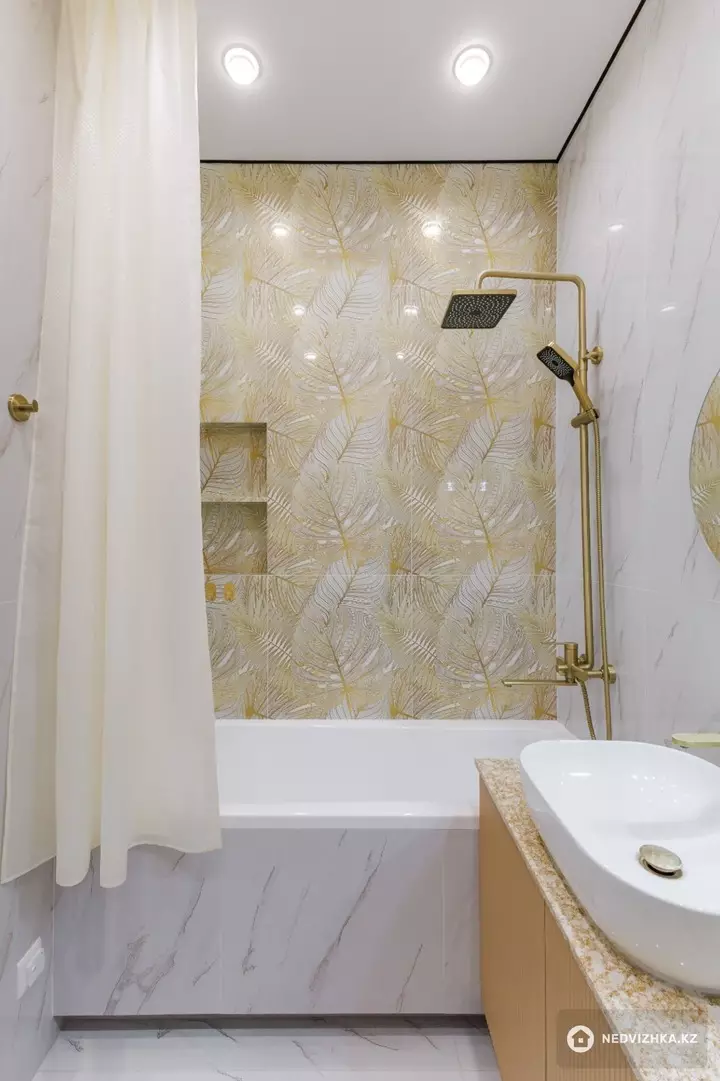 4-комнатная квартира, этаж 3 из 18, 110 м²