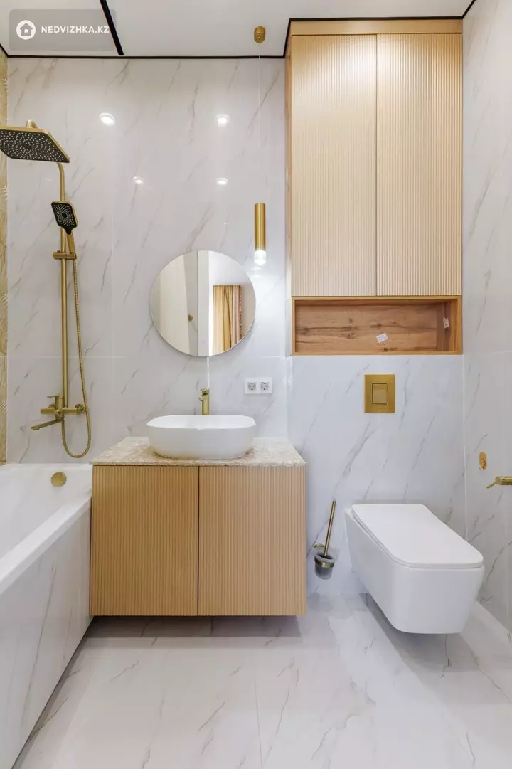 4-комнатная квартира, этаж 3 из 18, 110 м², фотография 2