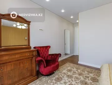 4-комнатная квартира, этаж 3 из 18, 110 м²