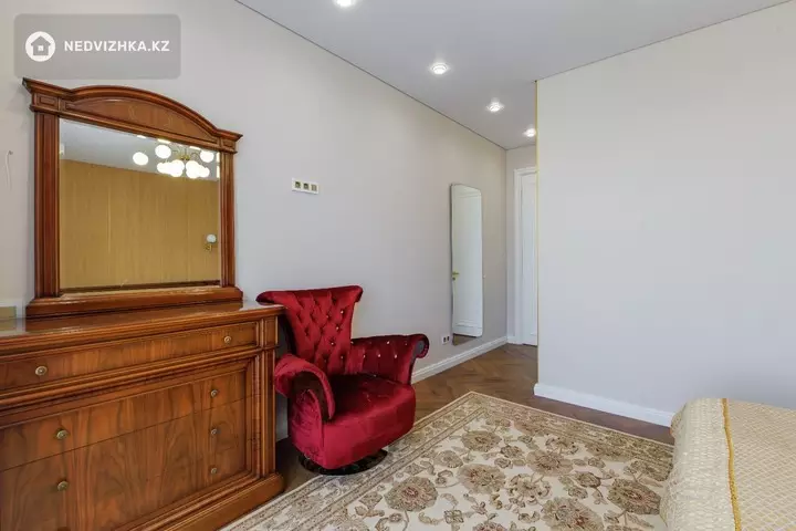 4-комнатная квартира, этаж 3 из 18, 110 м², фотография 4