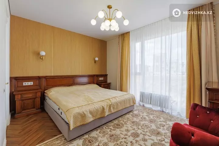 4-комнатная квартира, этаж 3 из 18, 110 м², фотография 5