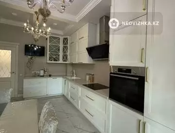 4-комнатная квартира, этаж 4 из 14, 147 м²