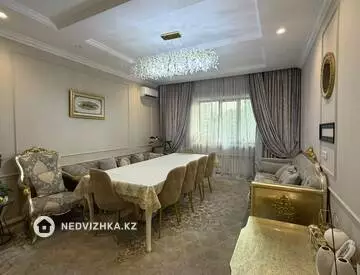 4-комнатная квартира, этаж 4 из 14, 147 м²