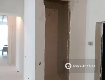 4-комнатная квартира, этаж 9 из 12, 135 м²