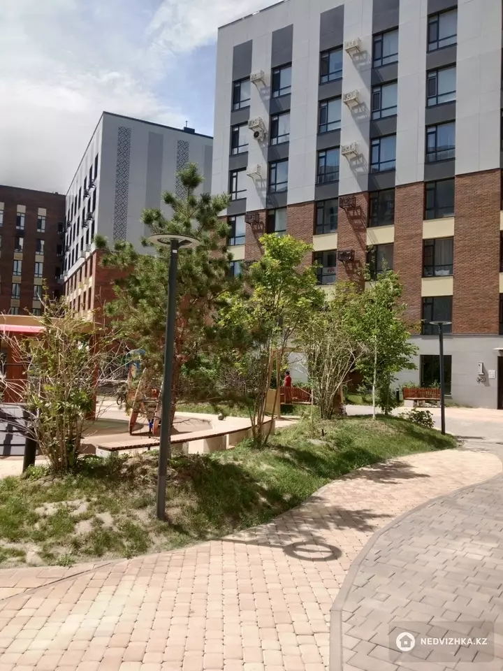 4-комнатная квартира, этаж 9 из 12, 135 м², фотография 4