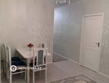1-комнатная квартира, этаж 3 из 17, 50 м², миниатюра 2