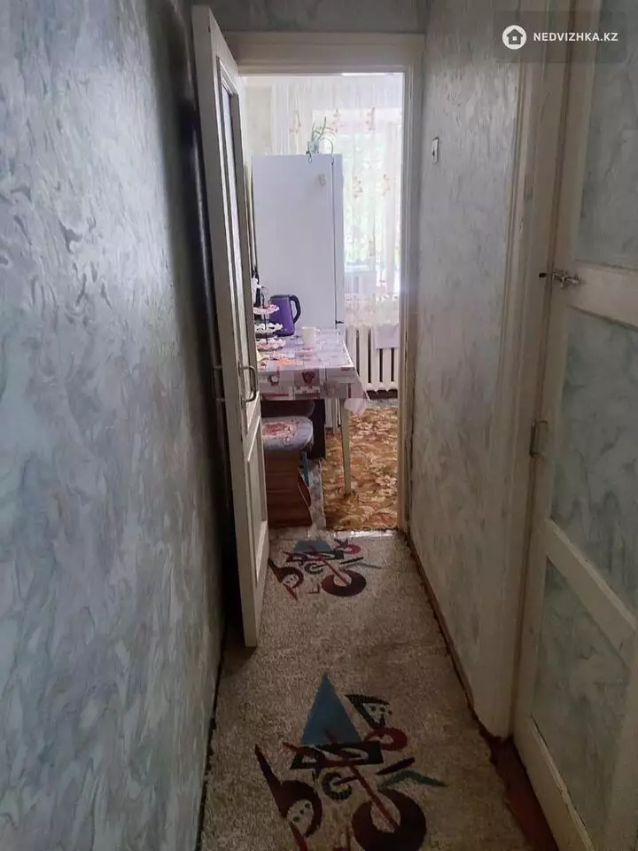 2-комнатная квартира, этаж 1 из 4, 40 м², фотография 3