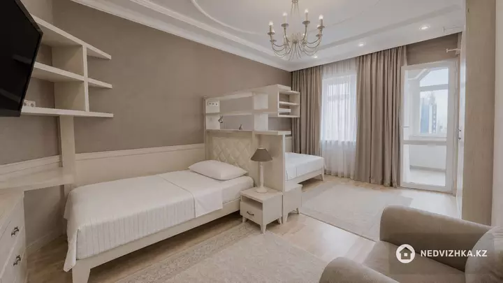 5-комнатная квартира, этаж 6 из 8, 220 м², фотография 4