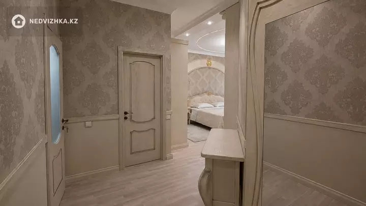 5-комнатная квартира, этаж 6 из 8, 220 м², фотография 3