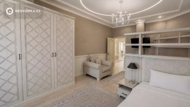 5-комнатная квартира, этаж 6 из 8, 220 м², фотография 5