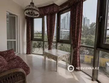 5-комнатная квартира, этаж 6 из 8, 220 м², миниатюра 1