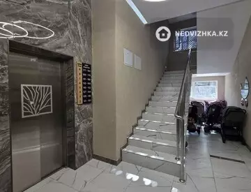 2-комнатная квартира, этаж 7 из 9, 77 м², миниатюра 10