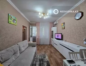 1-комнатная квартира, этаж 3 из 4, 37 м², миниатюра 1