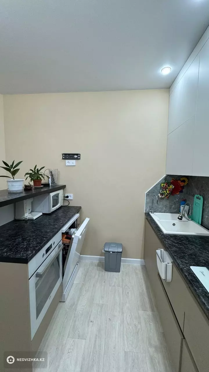 3-комнатная квартира, этаж 3 из 5, 105 м², фотография 2