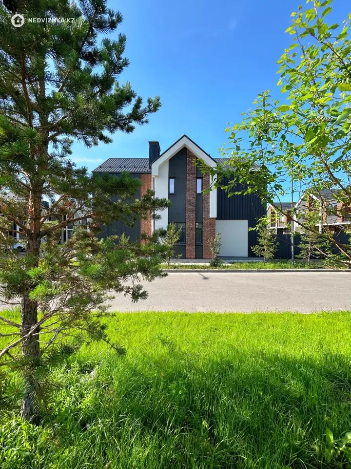 5-комнатный таунхаус, 1.3 соток, 169 м²