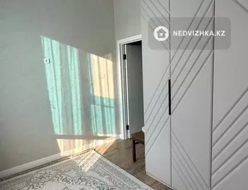 2-комнатная квартира, этаж 2 из 12, 42 м², миниатюра 1