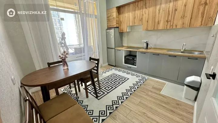 2-комнатная квартира, этаж 2 из 12, 42 м², фотография 2