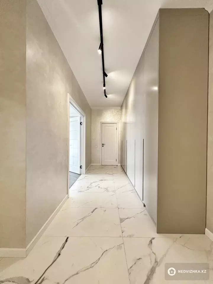 3-комнатная квартира, этаж 9 из 12, 165 м²